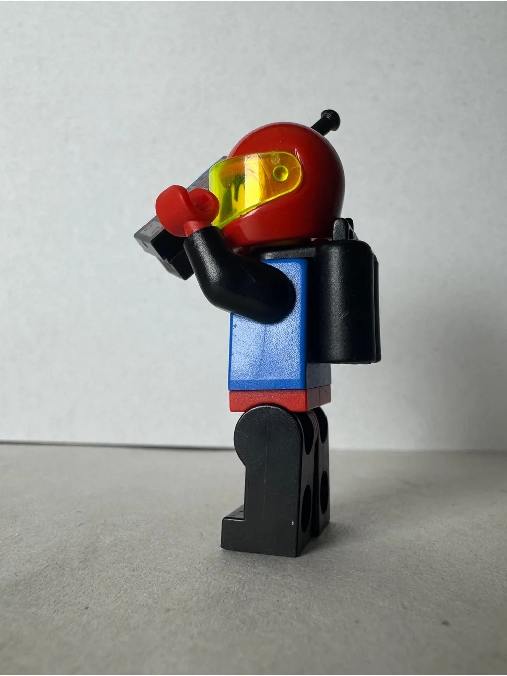 LEGO Space Spyrius minifigure 6705 6949 6959 sp039 Possible Arm Crack - Picture 4 of 4